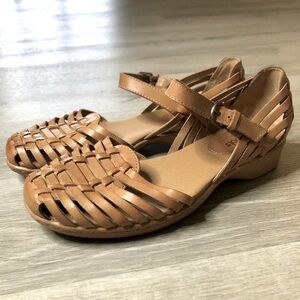 New Without Tag Closed-Toe Huarache Sandals. Size: 8.5 W, Color Tan, Leather